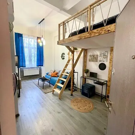 Vis-a-vis - Gara De Nord *