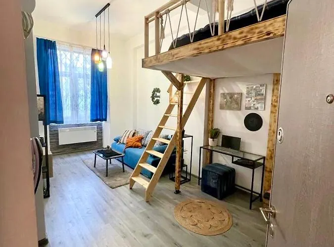 Vis-a-vis - Gara De Nord *